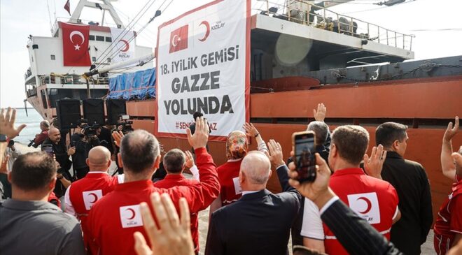 Türk Kızılayın Gazze için hazırladığı 18. “İyilik Gemisi” Mersin Limanı’ndan uğurlandı