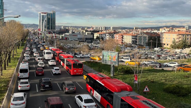 Başkentte yüzde 6,6’lık araç artışı trafiğe 22 dakikalık yük getirdi