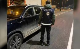 Ülke genelindeki denetimlerde 55 göçmen kaçakçısı ile 972 düzensiz göçmen yakalandı