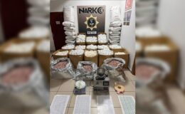 İzmir’de rekor uyuşturucu hap operasyonu: 2,3 milyon hap ele geçirildi