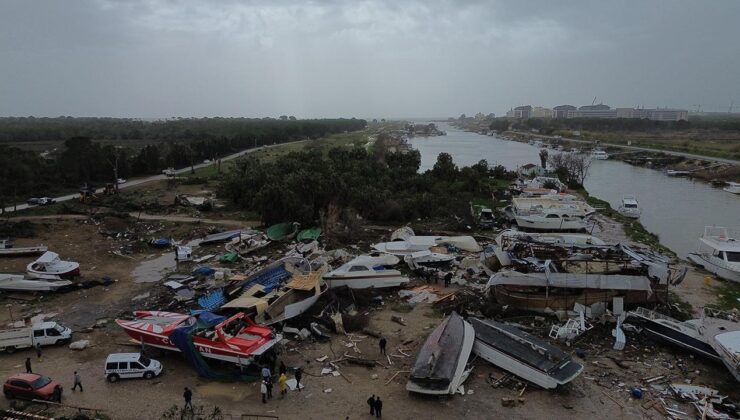 Antalya’yı hortum vurdu: Seralar büyük zarar gördü