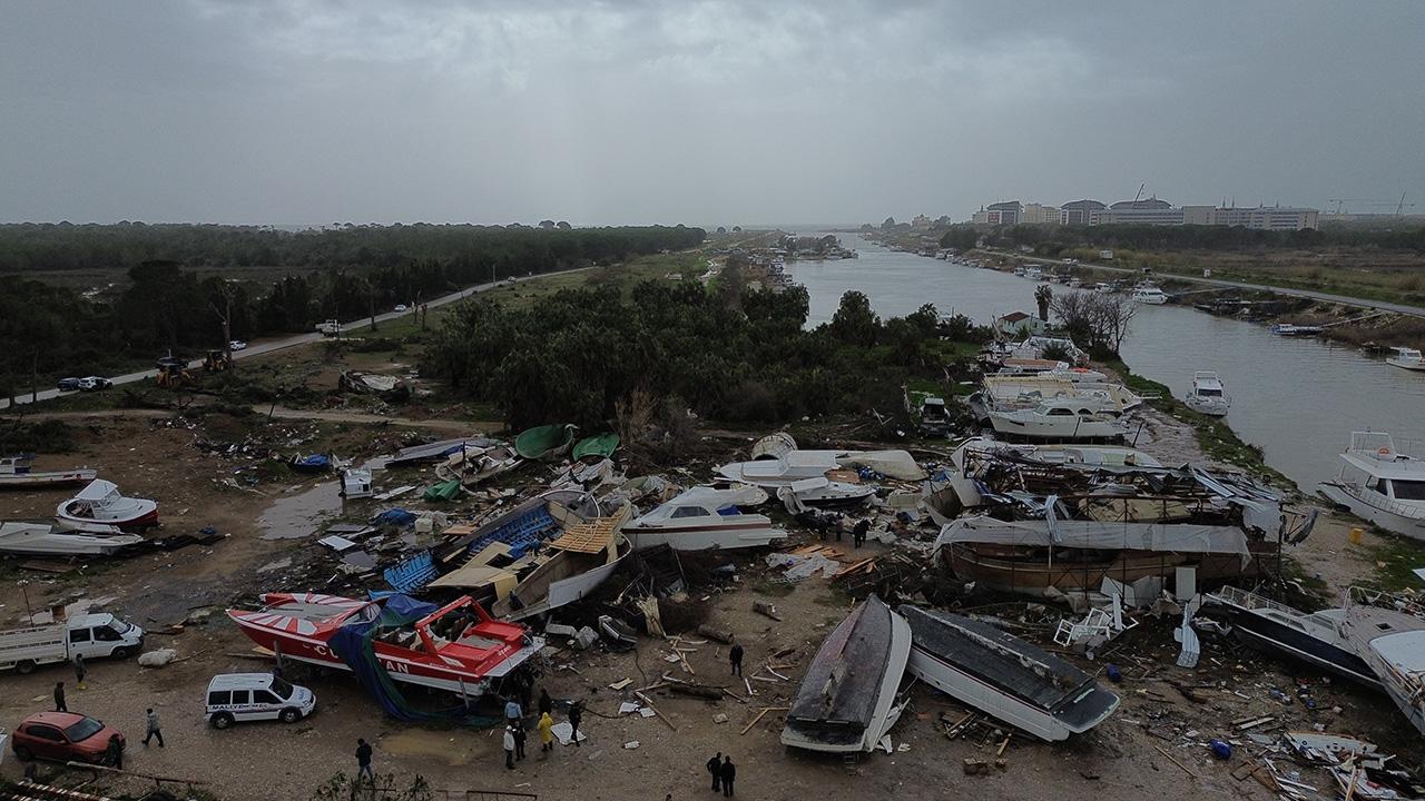 Antalya’yı hortum vurdu: Seralar büyük zarar gördü