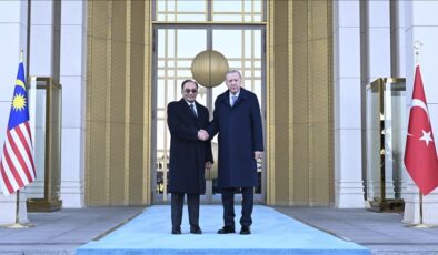 Cumhurbaşkanı Erdoğan, Malezya Başbakanı Enver’i resmi törenle karşıladı