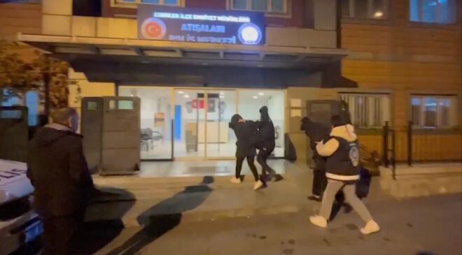 Durağa bırakılan 1 aylık bebeğin annesi yakalandı