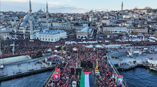 Filistin için 520 bin kişi Galata Köprüsü’nde buluştu