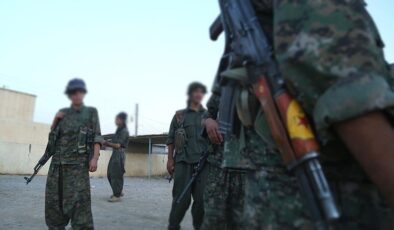 Suriye ordusu Halep’te PKK/YPG’nin saldırılarına karşı sınırlı askeri operasyon başlatacak halk güvenli bölgelere geçiyor