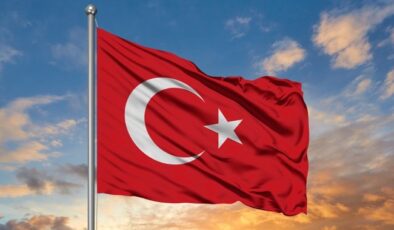 Sınır hattında terör örgütü YPG/SDG yandaşlarının Türk bayrağına saldırısına tepkiler