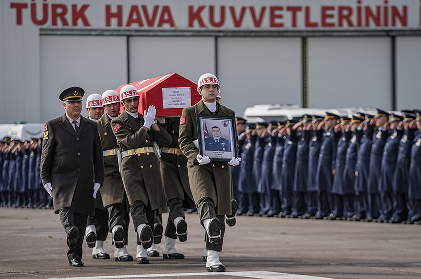 Balıkesir’de F-16 uçağının kaza kırıma uğraması sonucu şehit olan pilot son yolculuğuna uğurlandı