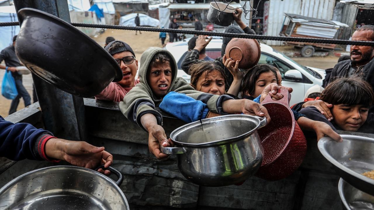 BM: Gazze’ye son iki günde “neredeyse tüm insani yardım hareketleri engellendi”