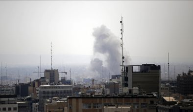 ABD-İsrail saldırılarının sürdüğü İran’ın başkenti Tahran’da şiddetli patlamalar yaşanıyor