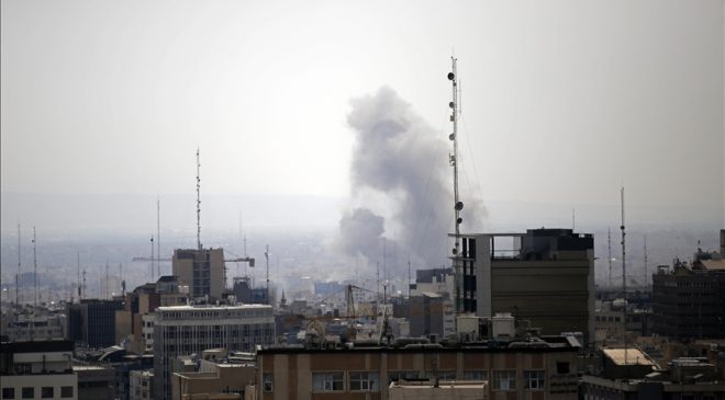 ABD-İsrail saldırılarının sürdüğü İran’ın başkenti Tahran’da şiddetli patlamalar yaşanıyor