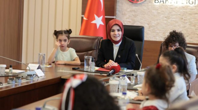 Bakan Göktaş şehit ve gazi çocuklarını ağırladı