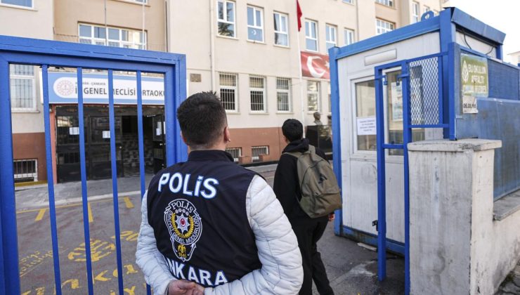 Okul giriş ve çıkış saatlerinde kolluk görünürlüğü artırılacak