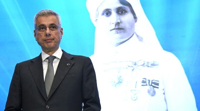 Sağlık Bakanı Memişoğlu: Hemşire ve ebe sayımızı 330 binin üzerine çıkardık