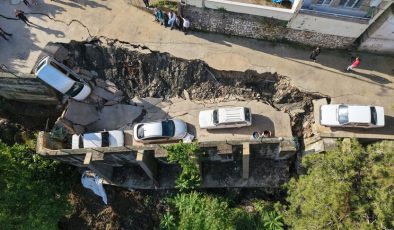 Hatay’da sağanak nedeniyle ev ve yol çöktü, 3 kişi hayatını kaybetti