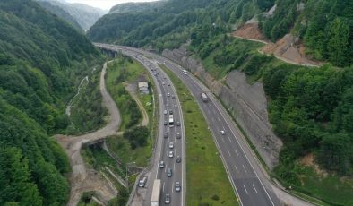 Yollarda bayram tatili hareketliliği başladı