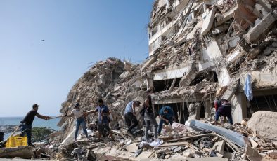 İki büyük depremin meydana geldiği Venezuela’da halk yakınlarına ulaşmaya çalışıyor