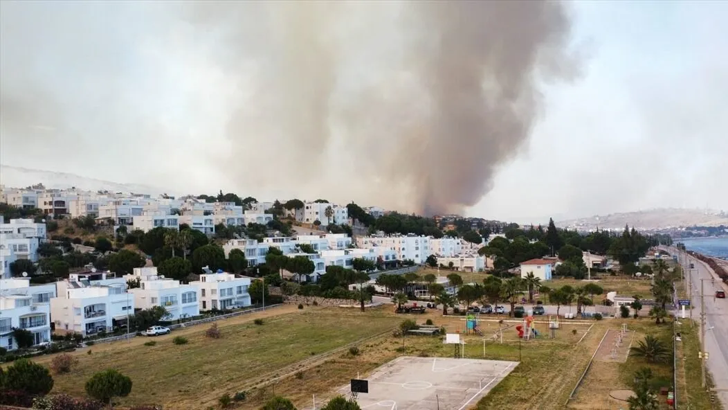 Bursa’daki orman yangını kontrol altına alındı, İzmir’deki yangına müdahale sürüyor