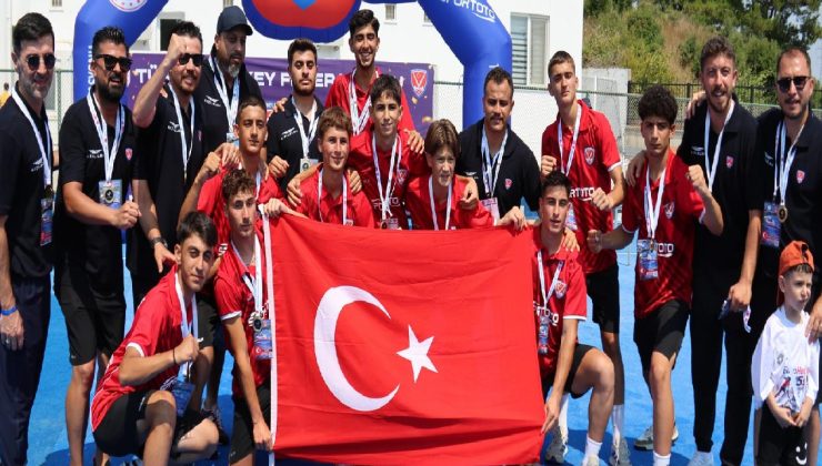 U16 Erkek Hokey Milli Takımımız Avrupa Şampiyonu oldu