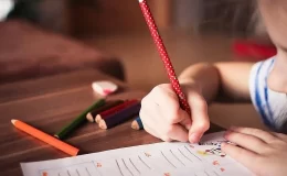 Uyum eğitimi kapsamındaki okul öncesi eğitim, 1. ve 5. sınıf öğrencilerinin velilerine yönelik mesai düzenlemesi