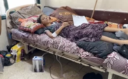 Gazze’de 10 yaşındaki kız çocuğu okulların açılmasını iple çekerken İsrail saldırısında yürüme yetisini kaybetti