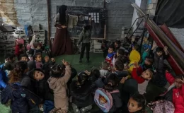 Gazzeli öğretmenlerden Dünya Öğretmenler Günü mesajı: Bu nesli ayağa kaldırmaya devam edeceğiz