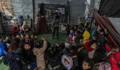 Gazzeli öğretmenlerden Dünya Öğretmenler Günü mesajı: Bu nesli ayağa kaldırmaya devam edeceğiz