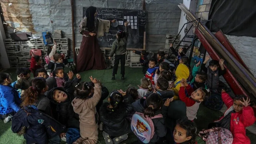 Gazzeli öğretmenlerden Dünya Öğretmenler Günü mesajı: Bu nesli ayağa kaldırmaya devam edeceğiz