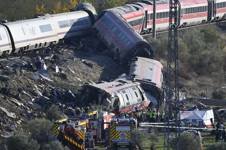 İspanya’daki tren kazasında ölü sayısı 68’e yükseldi, Sanchez tam soruşturma sözü verdi.