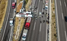 Manisa’da çekici ile tur otobüsü çarpıştı, 11 kişi hayatını kaybetti, 27 kişi yaralandı