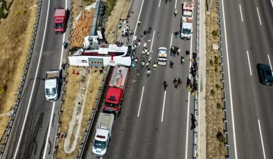 Manisa’da çekici ile tur otobüsü çarpıştı, 11 kişi hayatını kaybetti, 27 kişi yaralandı